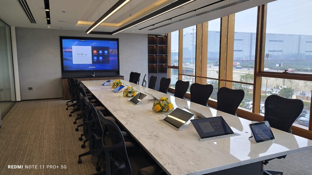 presentation-people-conference-room-modern-gurgaon-project-2