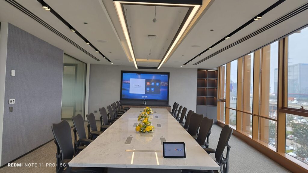 presentation-people-conference-room-modern-gurgaon-project-3