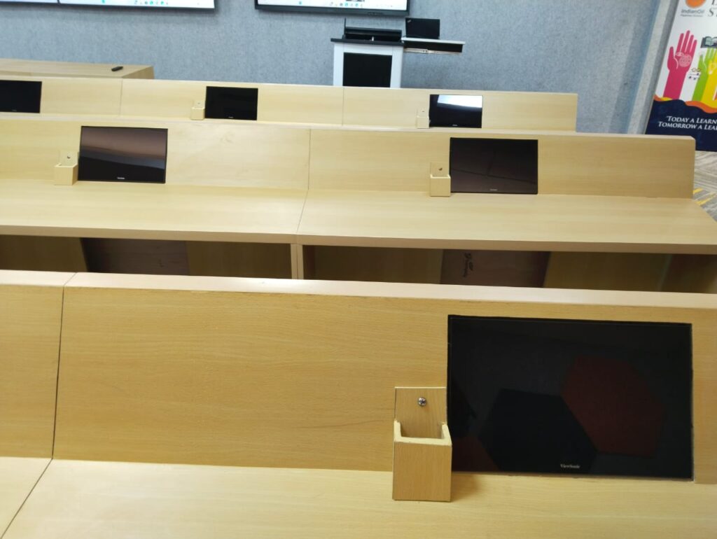 presentation-people-training-room-noida-project-2