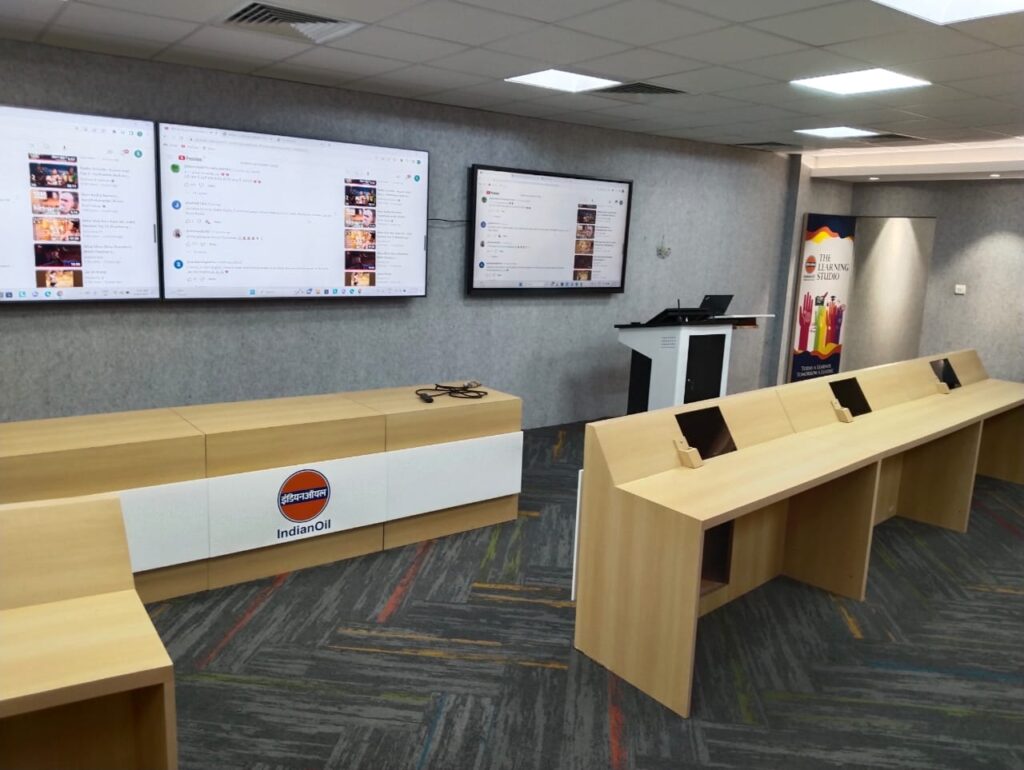 presentation-people-training-room-noida-project-4