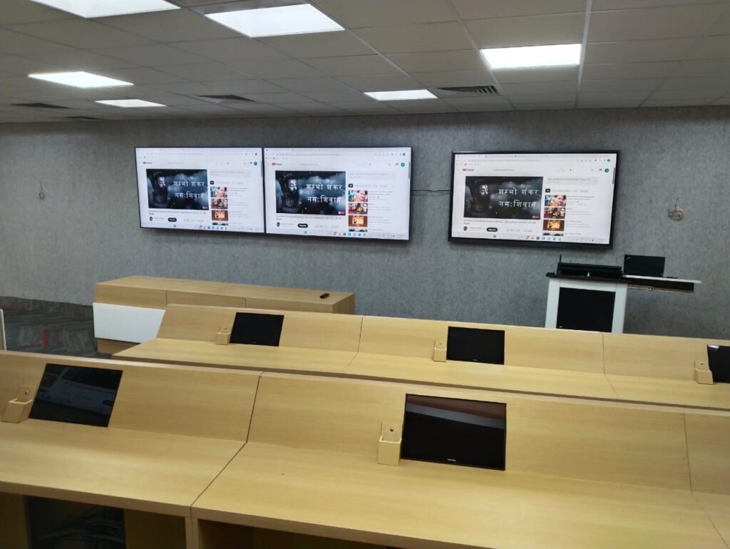 presentation-people-training-room-noida-project-7